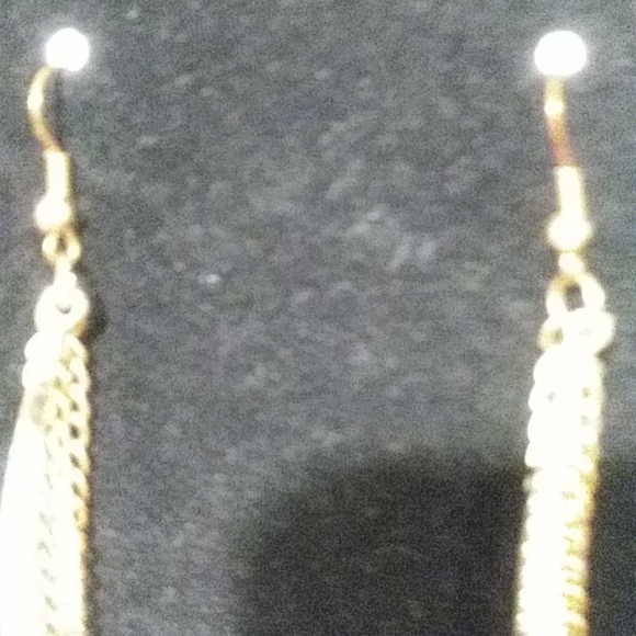 Gold chain tassel earrings. - Picture 4 of 7